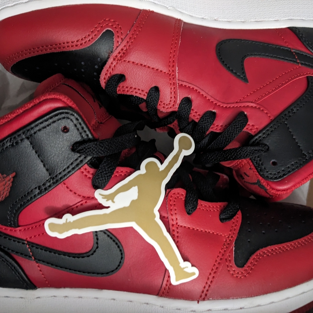Jordan 1 Mid Older Kids - Picture 3 of 3